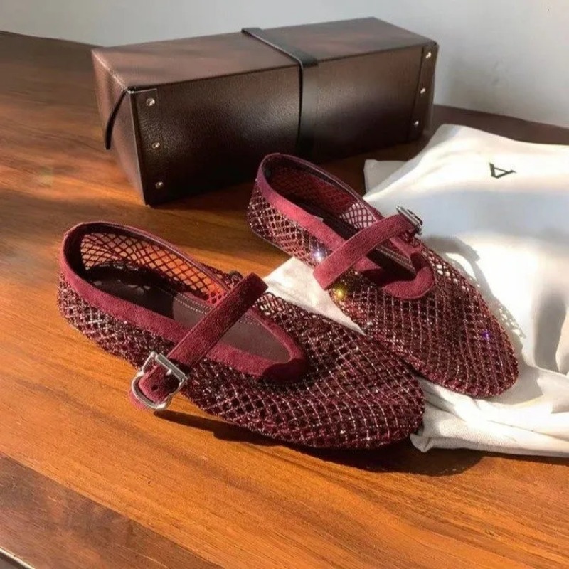 Hollow Rhinestone Baotou Sanda - đánh giá và giá Embroidery Flat Shoes